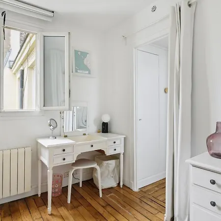Charming Duplex In Privatestreet, Citycenter Lägenhet